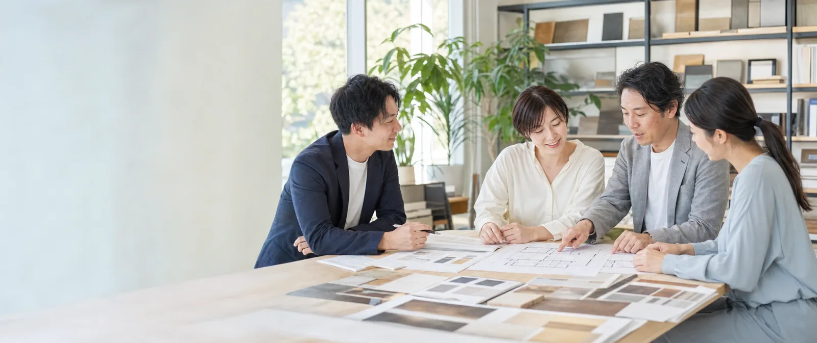 生成画像によるスタッフの相談対応イメージ